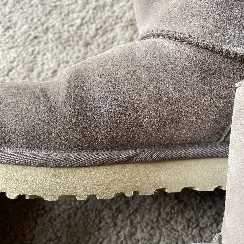 Ugg Adria Women’s Short Boots in grey, size 8 - Picture 8 of 11